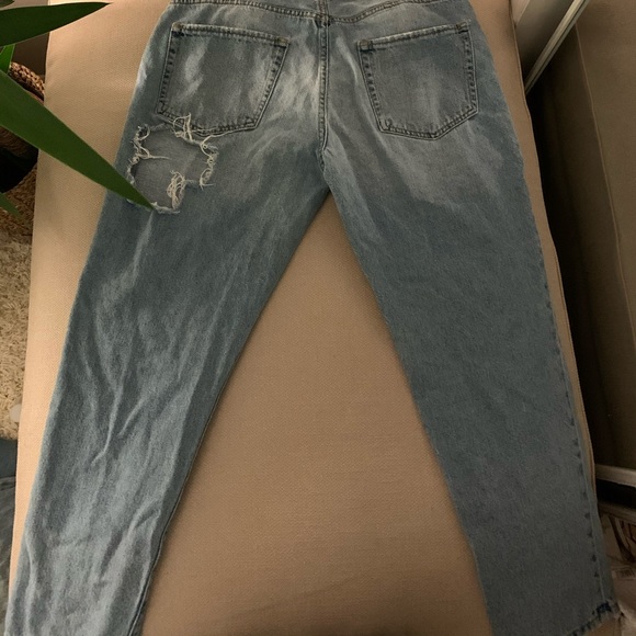 ✨TRENDY “Butt Rip” Jeans!✨ - Picture 3 of 6